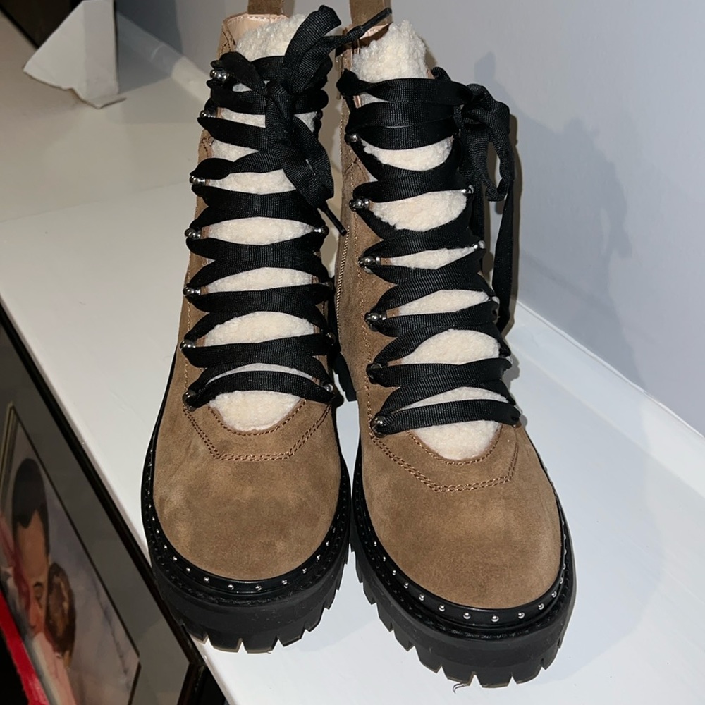 Brand new size 11 Steve Madden boot suede